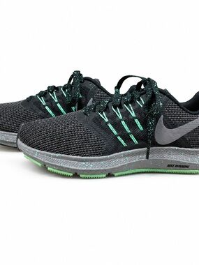 Nike Black Shoe with Teal Accents Run Swift SE AR1904-001 SZ 8-missing insoles